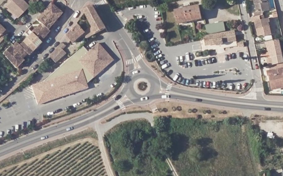 Vue aérienne du Rond-point anonyme n°316208113