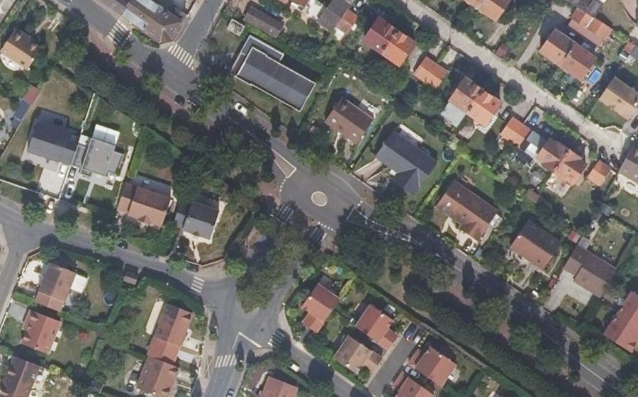Vue aérienne du Rond-point anonyme n°316233772