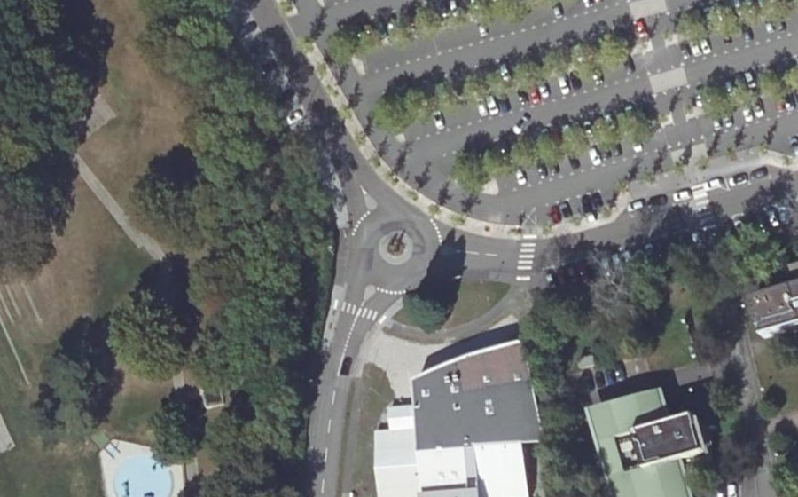 Vue aérienne du Rond-point anonyme n°31631883