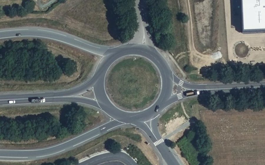 Vue aérienne du Rond-point anonyme n°31632308