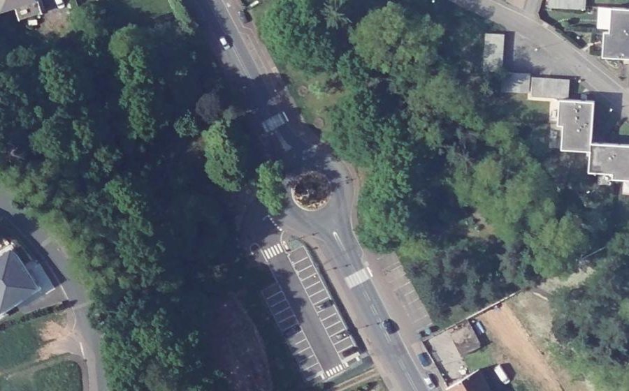 Vue aérienne du Rond-point anonyme n°316367202