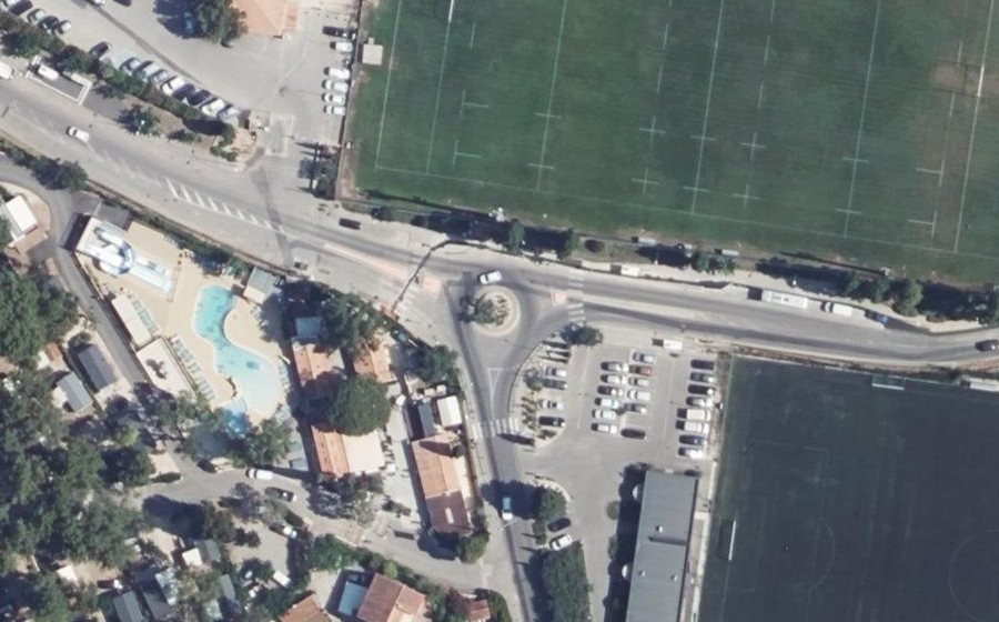 Vue aérienne du Rond-point anonyme n°316413963