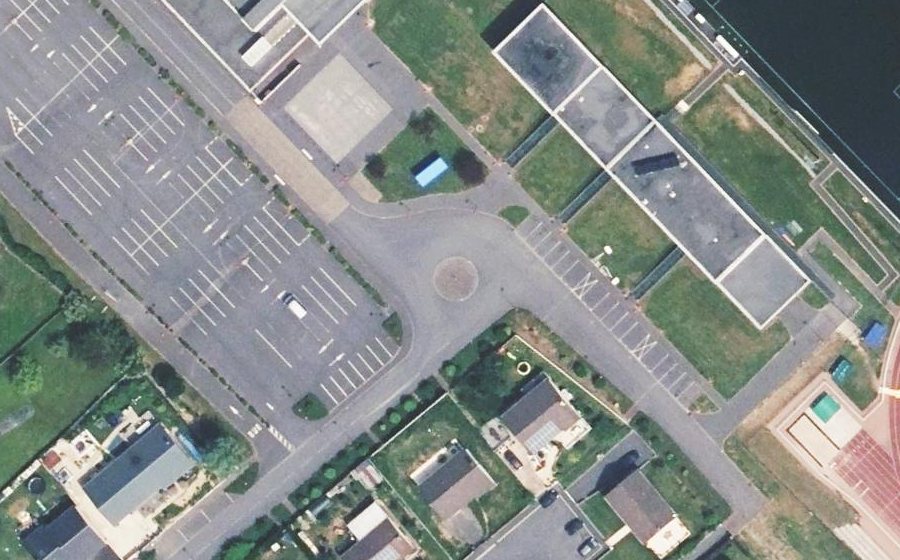 Vue aérienne du Rond-point anonyme n°316417237