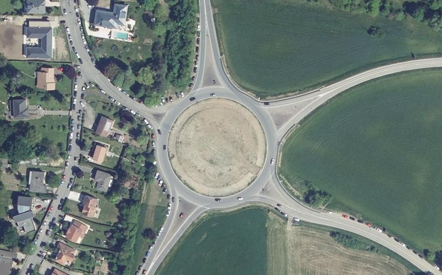Vue aérienne du Rond-point anonyme n°31647103