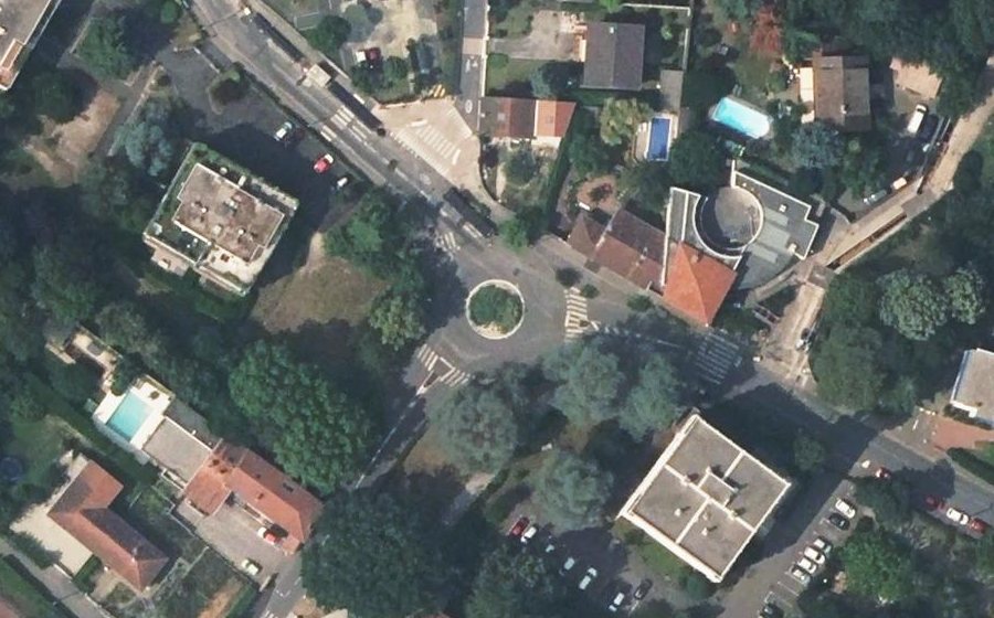 Vue aérienne du Rond-point anonyme n°31651730