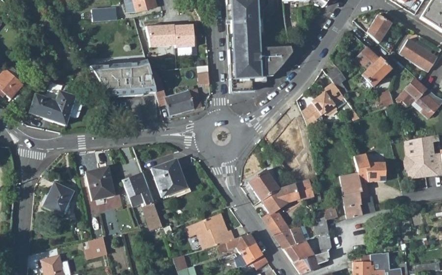Vue aérienne du Rond-point anonyme n°31666022