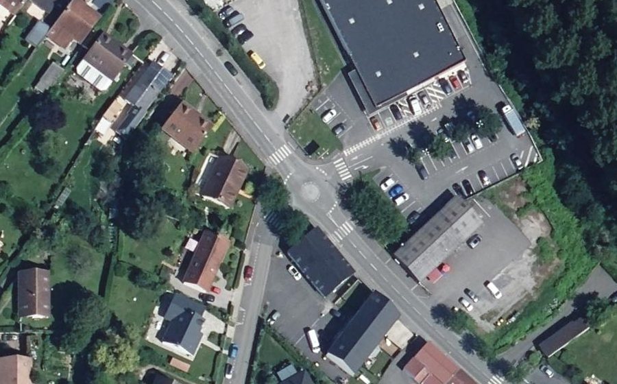 Vue aérienne du Rond-point anonyme n°316768610