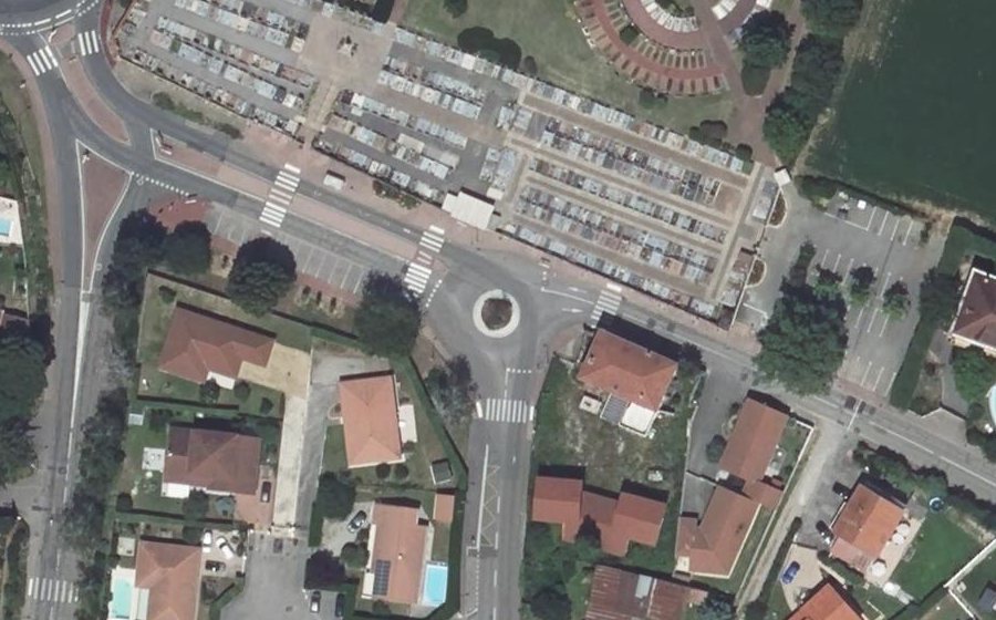 Vue aérienne du Rond-point anonyme n°316779029