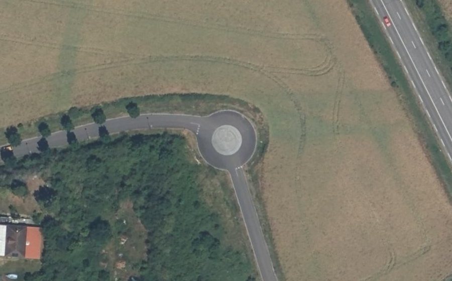 Vue aérienne du Rond-point anonyme n°316853741