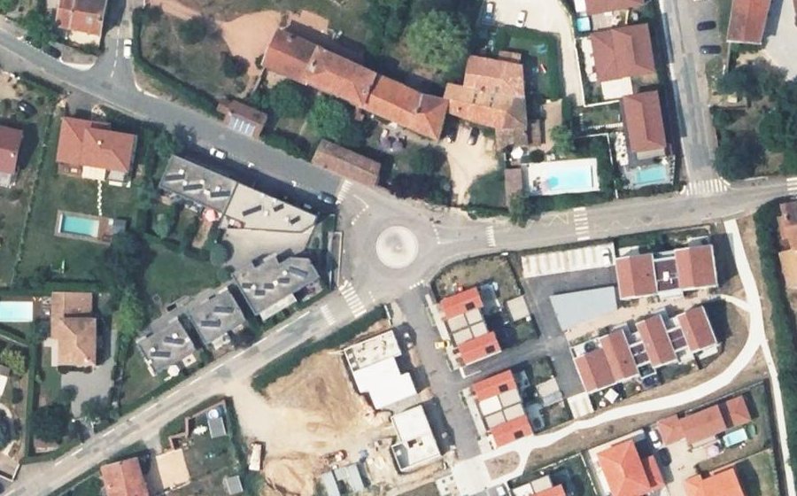 Vue aérienne du Rond-point anonyme n°316943106