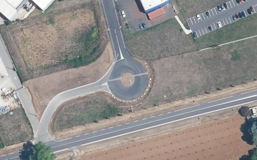 Vue aérienne du Rond-point anonyme n°317115881