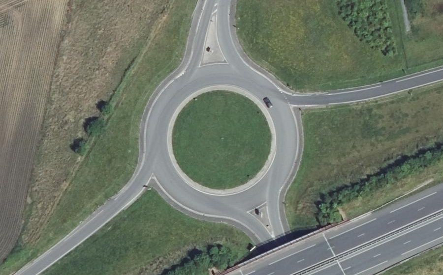 Vue aérienne du Rond-point anonyme n°317197705