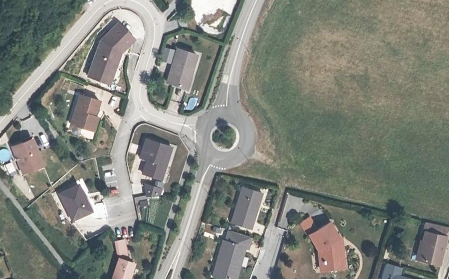 Vue aérienne du Rond-point anonyme n°317268064