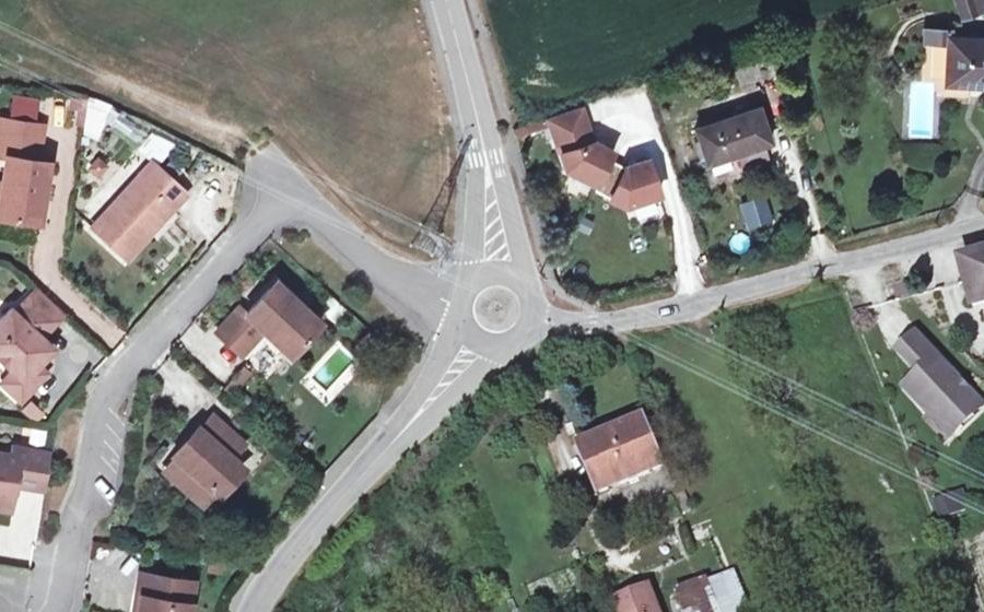 Vue aérienne du Rond-point anonyme n°31727538