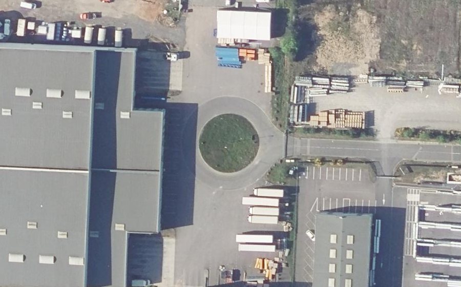 Vue aérienne du Rond-point anonyme n°317281765