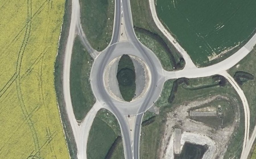 Vue aérienne du Rond-point anonyme n°31730850