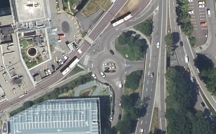 Vue aérienne du Rond-point anonyme n°31731735