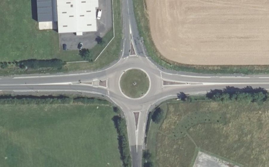 Vue aérienne du Rond-point anonyme n°31731971