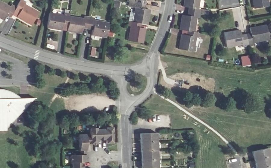 Vue aérienne du Rond-point anonyme n°31731986