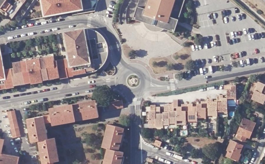 Vue aérienne du Rond-point anonyme n°31736539