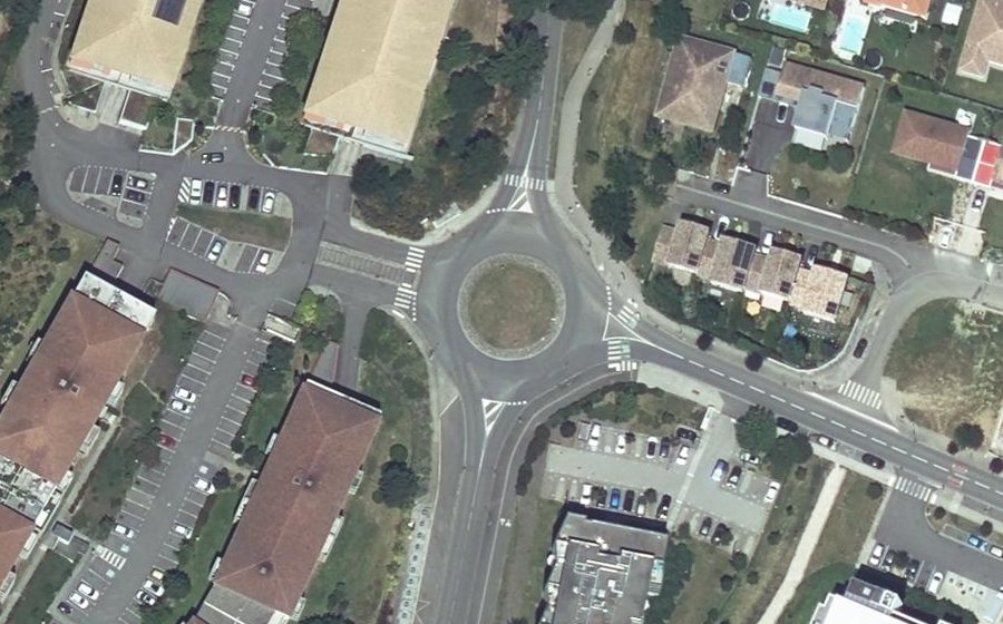 Vue aérienne du Rond-point anonyme n°31746677