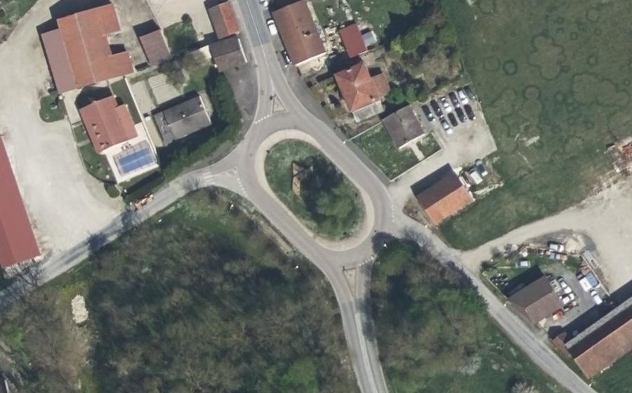 Vue aérienne du Rond-point anonyme n°317532804