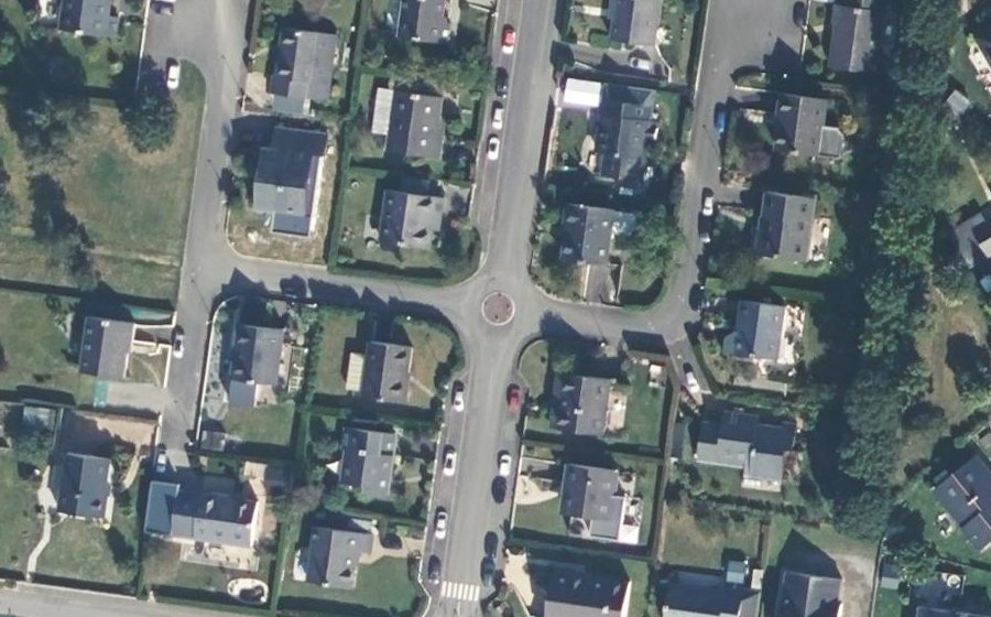 Vue aérienne du Rond-point anonyme n°317535752