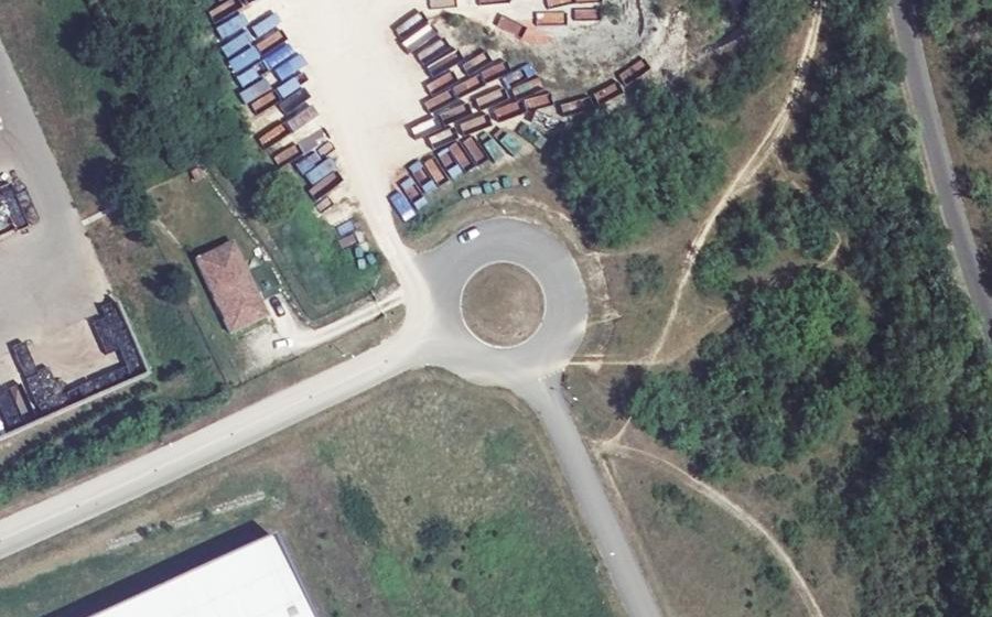 Vue aérienne du Rond-point anonyme n°317621509
