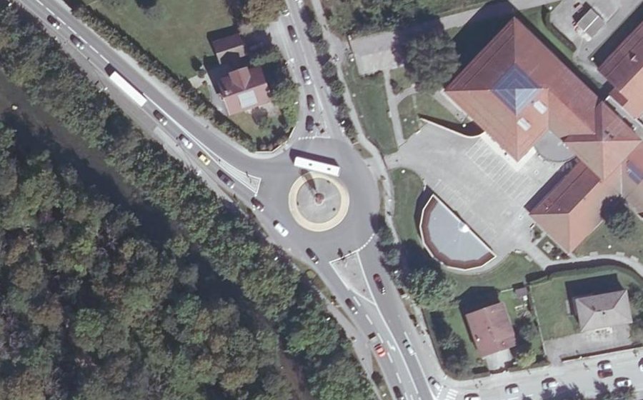 Vue aérienne du Rond-point anonyme n°31762368