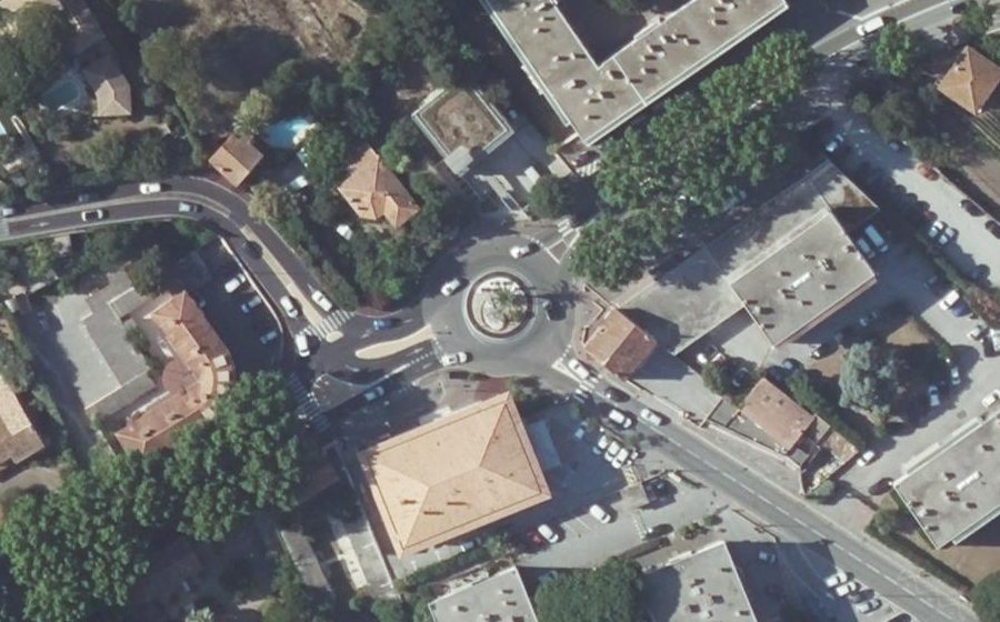 Vue aérienne du Rond-point anonyme n°31766240