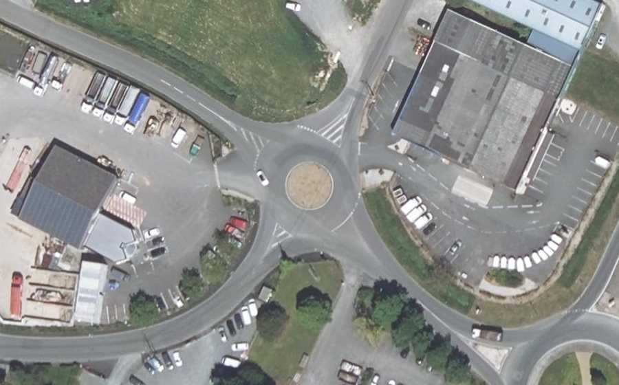 Vue aérienne du Rond-point anonyme n°31771034