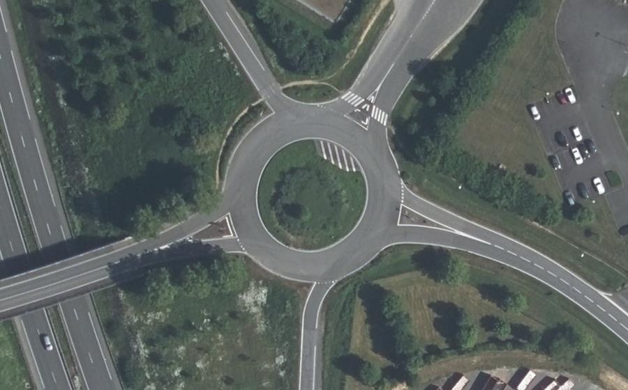 Vue aérienne du Rond-point anonyme n°31773504