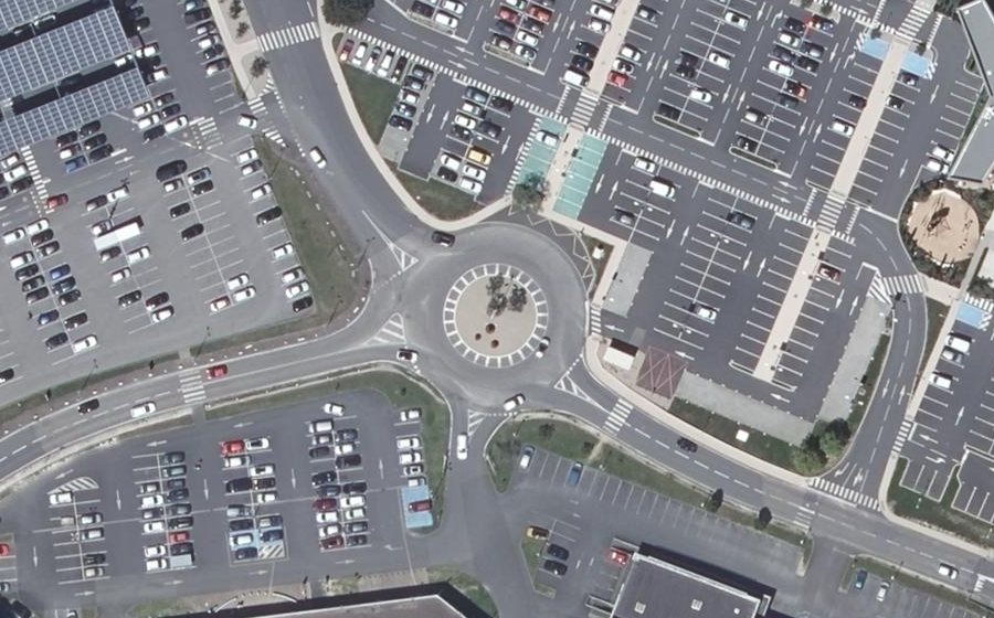 Vue aérienne du Rond-point anonyme n°31775663