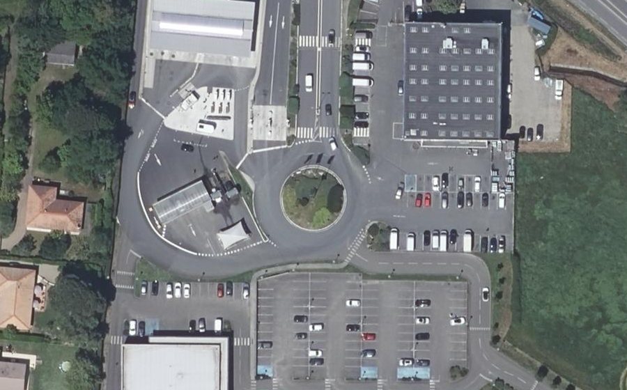 Vue aérienne du Rond-point anonyme n°31775686