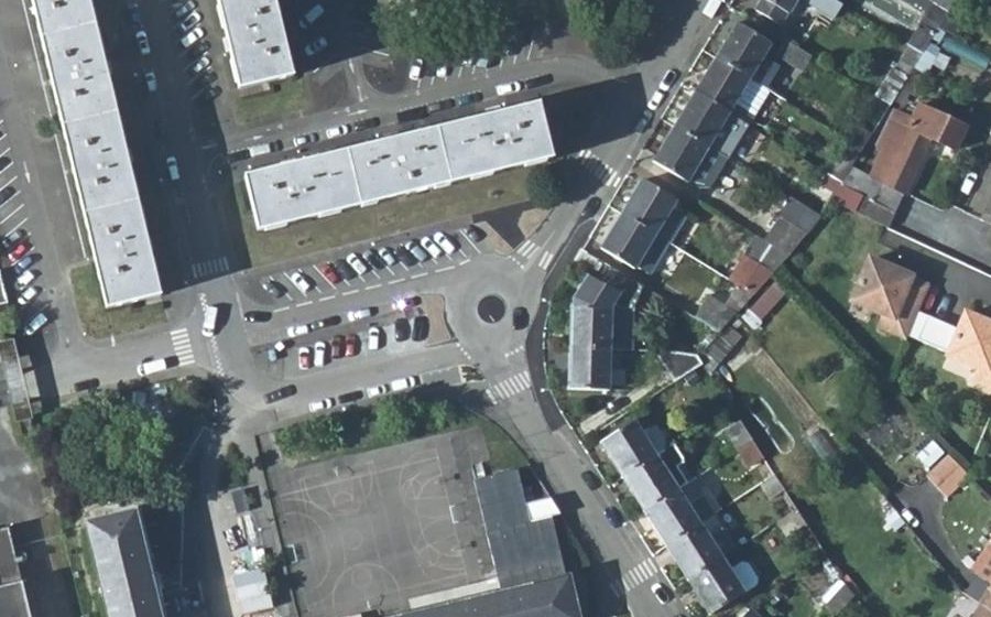 Vue aérienne du Rond-point anonyme n°31778773
