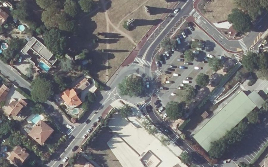 Vue aérienne du Rond-point anonyme n°31784829
