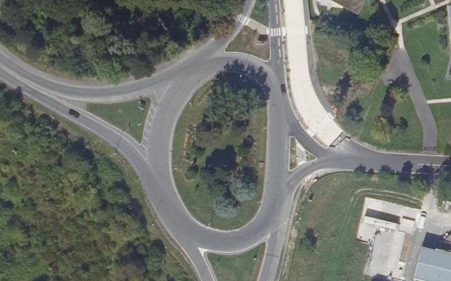 Vue aérienne du Rond-point anonyme n°317857238