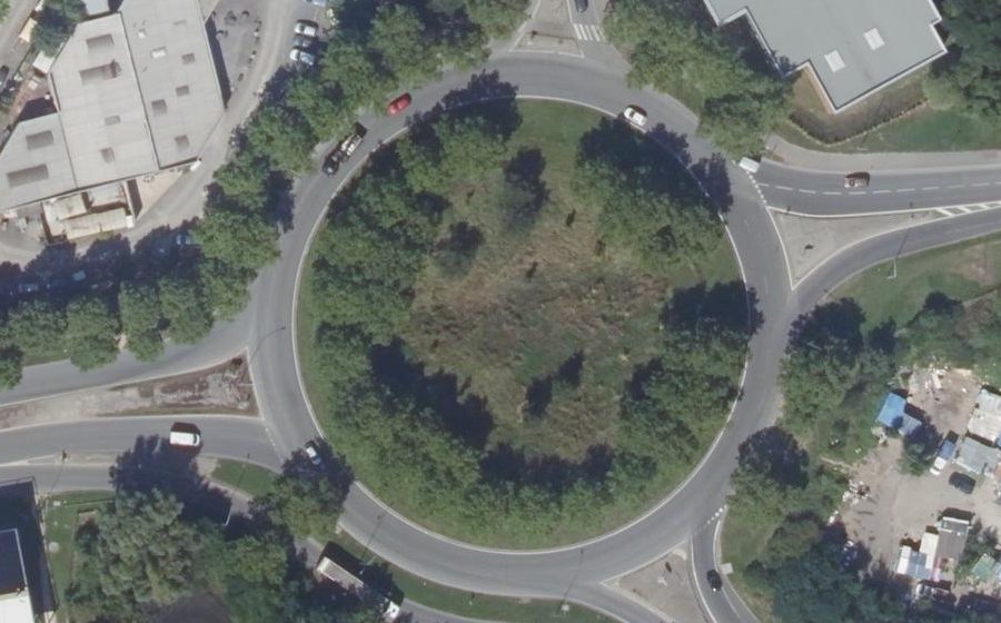 Vue aérienne du Rond-point anonyme n°317861226