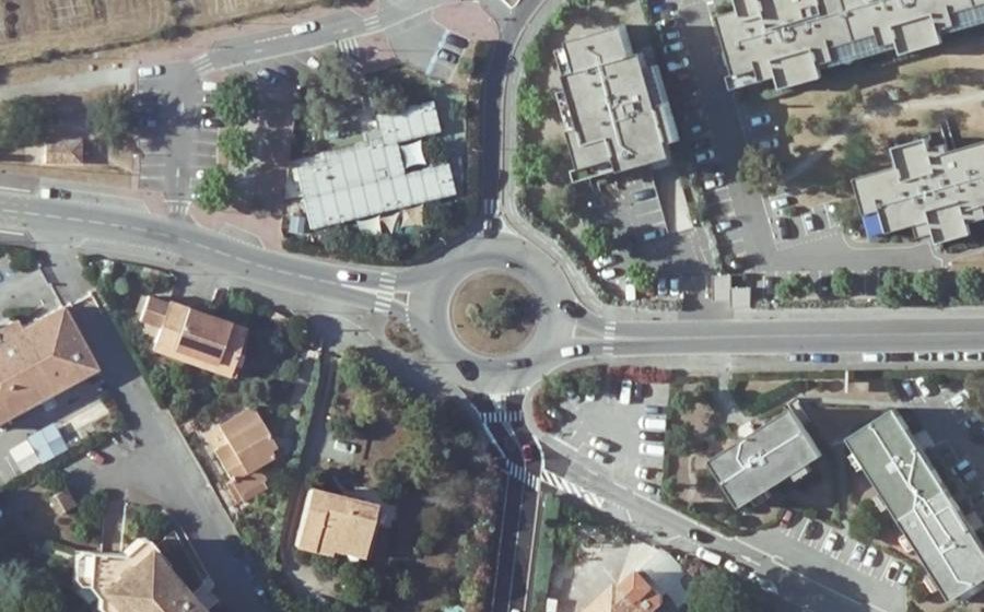 Vue aérienne du Rond-point anonyme n°31786150