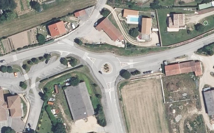 Vue aérienne du Rond-point anonyme n°31786757