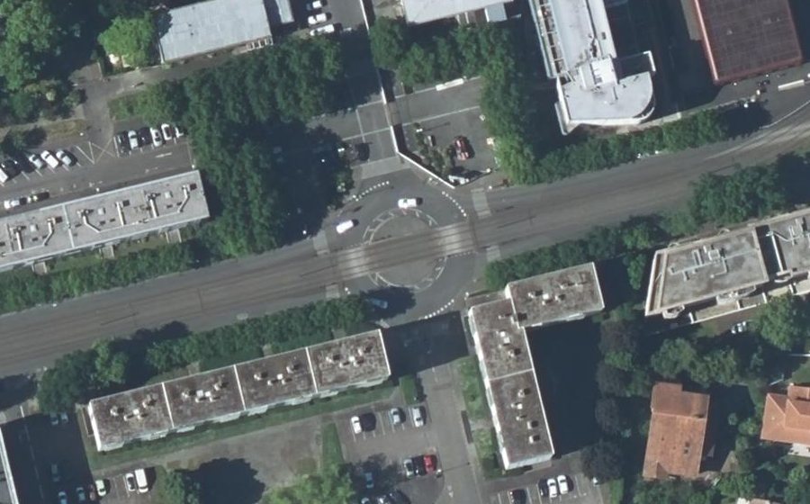 Vue aérienne du Rond-point anonyme n°31788907
