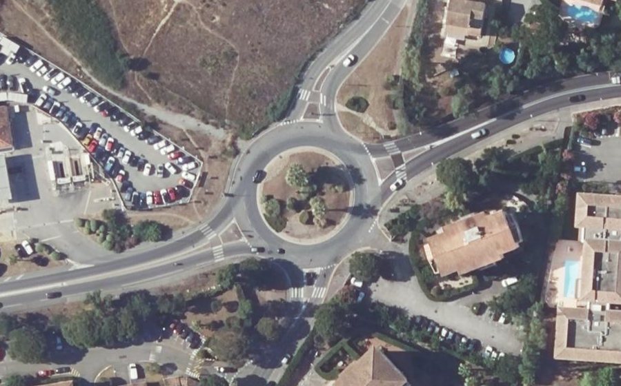 Vue aérienne du Rond-point anonyme n°31790967