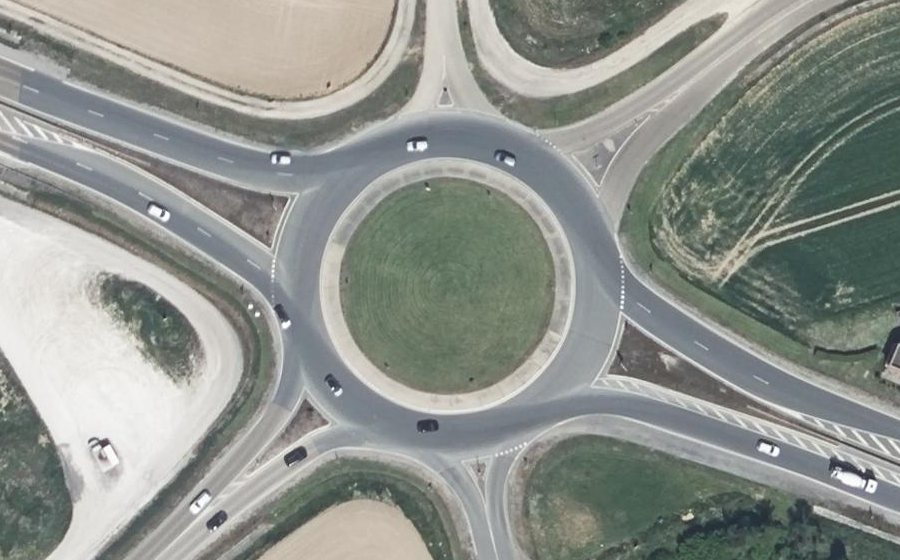 Vue aérienne du Rond-point anonyme n°31795691