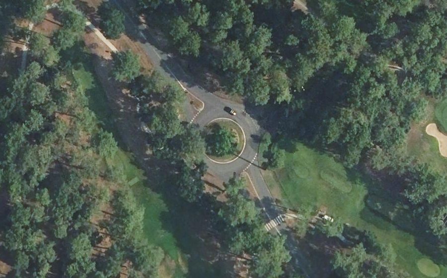 Vue aérienne du Rond-point anonyme n°318097923