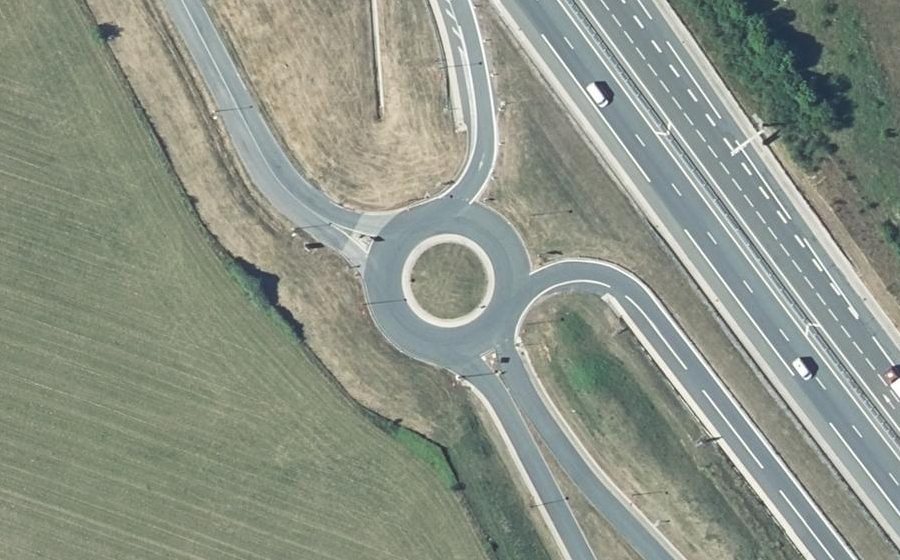 Vue aérienne du Rond-point anonyme n°31814072