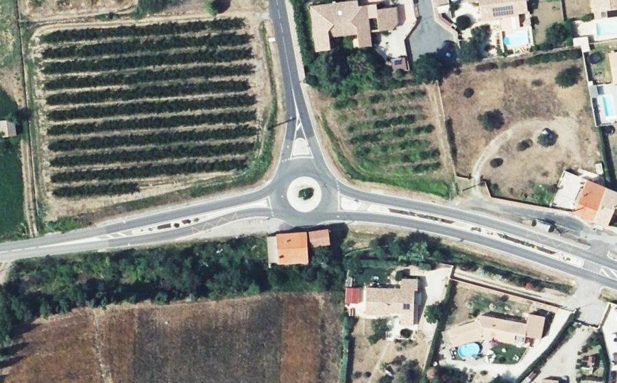 Vue aérienne du Rond-point anonyme n°31821622