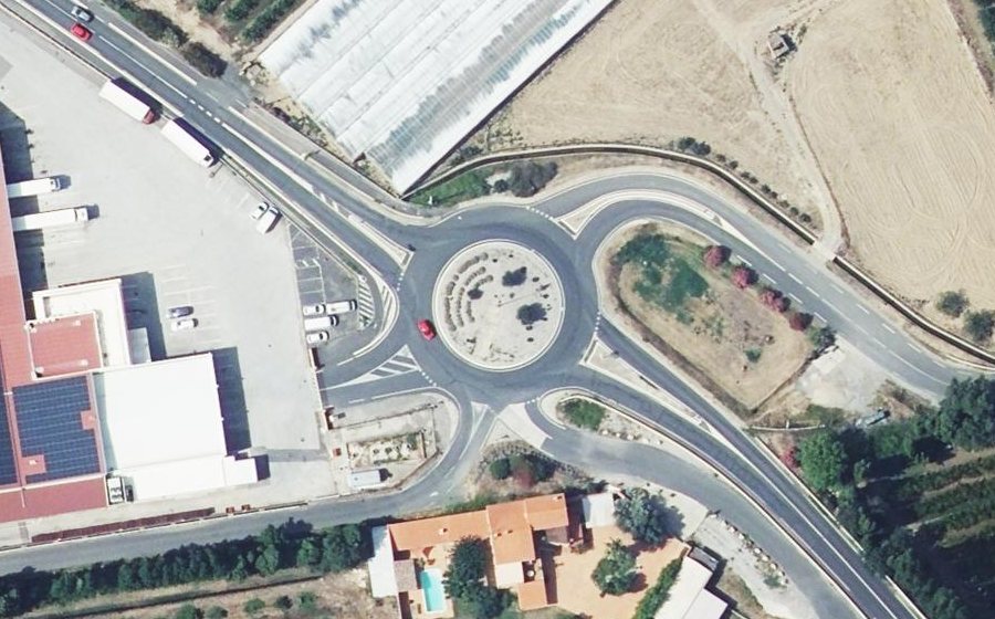 Vue aérienne du Rond-point anonyme n°31822089