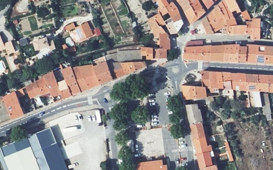 Vue aérienne du Rond-point anonyme n°31822374