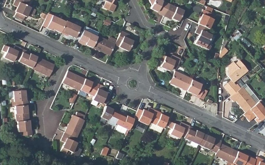Vue aérienne du Rond-point anonyme n°31826028