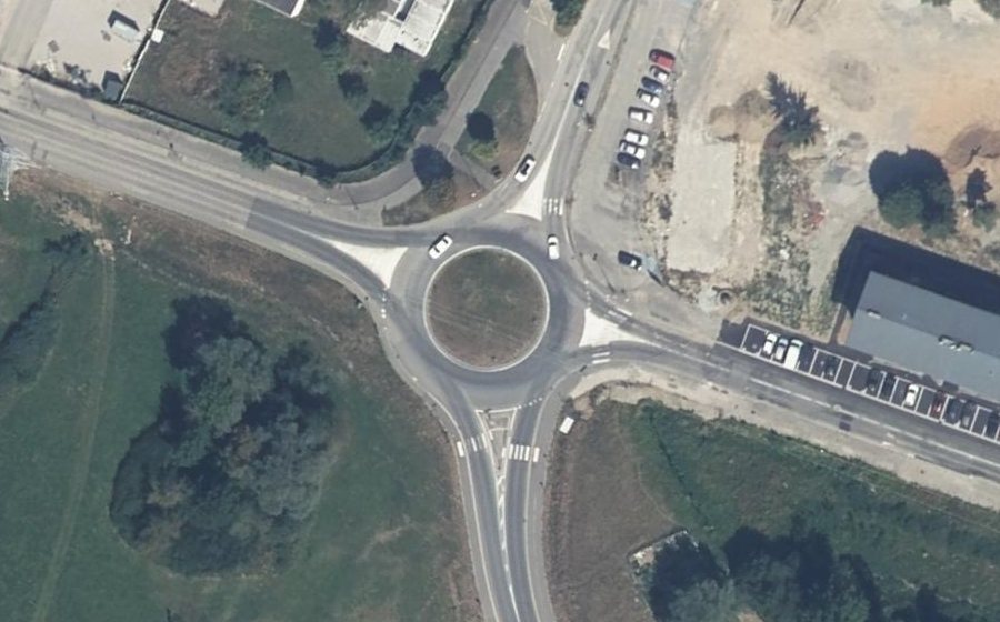 Vue aérienne du Rond-point anonyme n°318309488